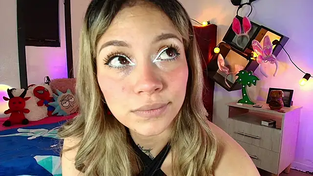 alisson zafiro  online show from March 14, 3:15 am