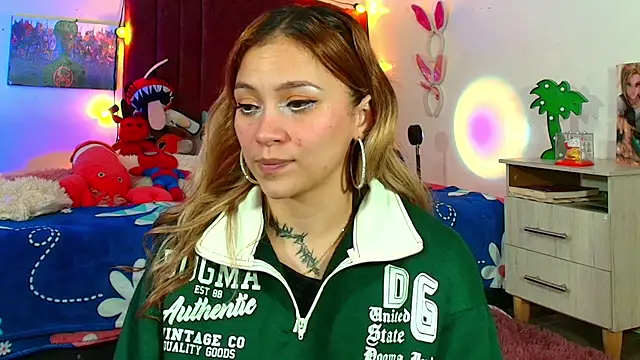 alisson zafiro  online show from September 10, 3:05 am