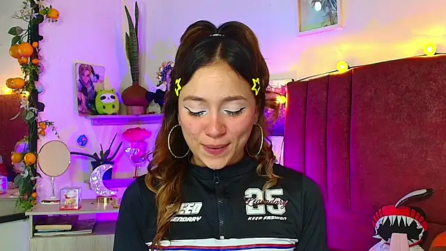 alisson zafiro  online show from April 9, 12:12 am