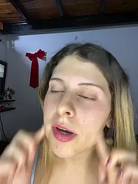 Snapshot of FlorBich chatting on February 15, 9:03 pm FlorBich online show from February 15, 9:03 pm