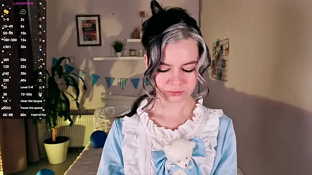 Snapshot of Lil_Amelie chatting on October 4, 8:05 am Lil Amelie online show from October 4, 8:05 am