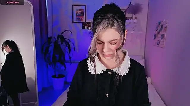 Lil Amelie online show from November 15, 8:51 am