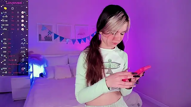 Snapshot of Lil_Amelie chatting on September 24, 2:12 pm Lil Amelie online show from September 24, 2:12 pm