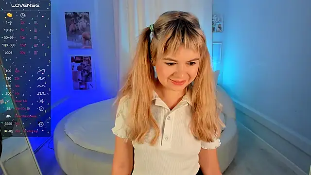 Lil Amelie online show from April 18, 8:16 am