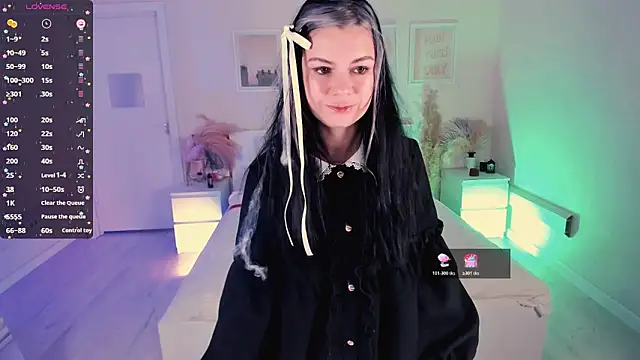 Lil Amelie online show from October 25, 7:51 am