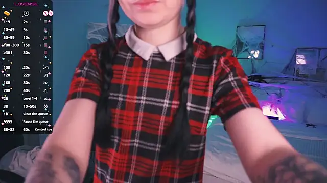 Snapshot of Lil_Amelie chatting on October 16, 8:22 am Lil Amelie online show from October 16, 8:22 am