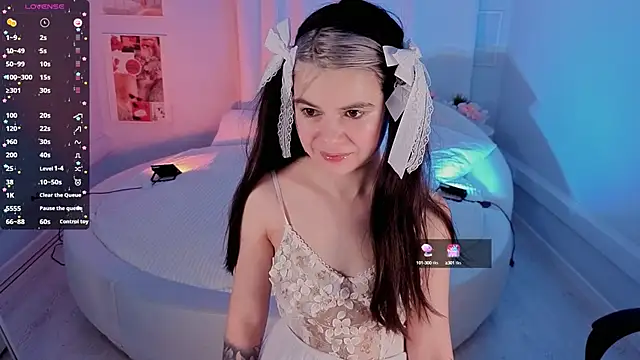 Snapshot of Lil_Amelie chatting on October 11, 7:31 am Lil Amelie online show from October 11, 7:31 am