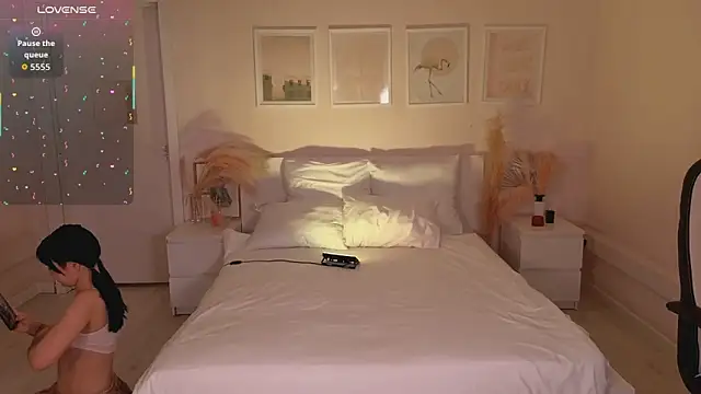 Lil Amelie online show from February 8, 8:23 am