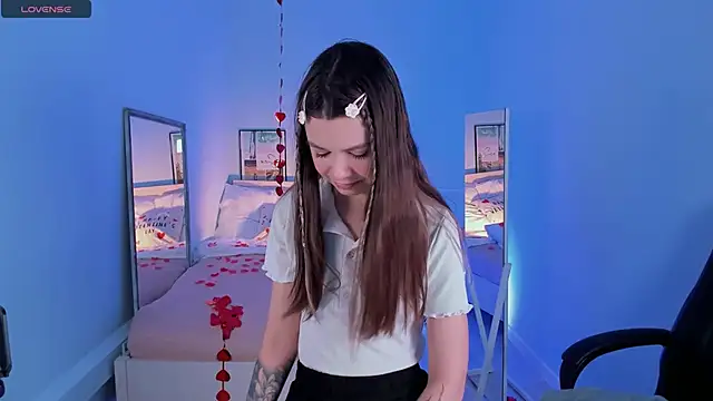 Snapshot of Lil_Amelie chatting on February 10, 1:44 pm Lil Amelie online show from February 10, 1:44 pm