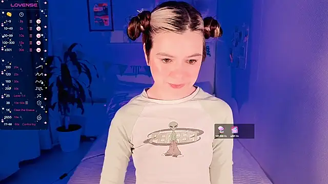 Snapshot of Lil_Amelie chatting on September 28, 2:57 pm Lil Amelie online show from September 28, 2:57 pm