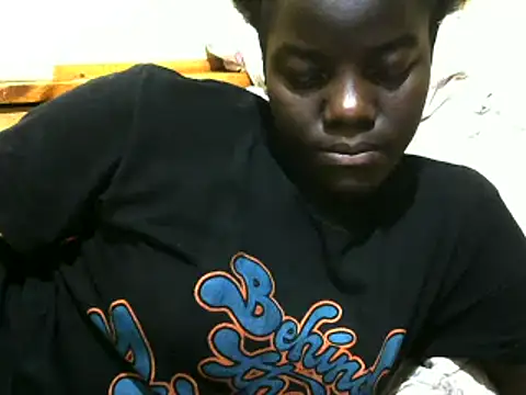 Snapshot of Sweet_chico2 chatting on December 1, 9:09 pm Sweet chico2 online show from December 1, 9:09 pm