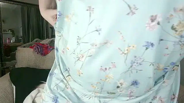 Julie Bliss online show from February 2, 11:53 pm