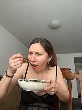 JasmineGlamour online show from June 3, 6:58 am