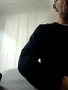 Snapshot of wedge75 chatting on November 3, 9:35 am wedge75 online show from November 3, 9:35 am