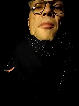 Snapshot of wedge75 chatting on October 1, 11:30 pm wedge75 online show from October 1, 11:30 pm