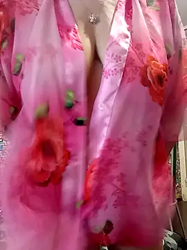 Snapshot of FantasyMichelle chatting on April 4, 3:18 pm FantasyMichelle online show from April 4, 3:18 pm