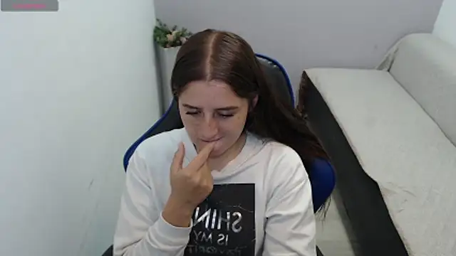 Snapshot of valerie_diaz1 chatting on November 10, 1:38 pm valerie diaz1 online show from November 10, 1:38 pm