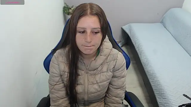 Snapshot of valerie_diaz1 chatting on October 23, 1:21 pm valerie diaz1 online show from October 23, 1:21 pm