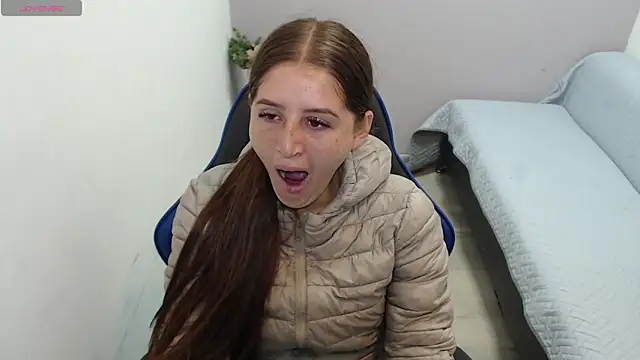 Snapshot of valerie_diaz1 chatting on November 19, 1:22 pm valerie diaz1 online show from November 19, 1:22 pm