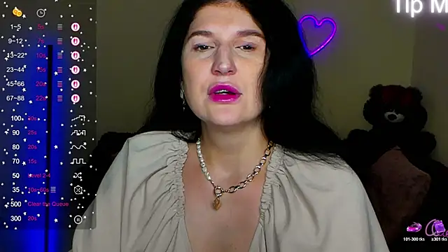 Snapshot of Alianna_Solo_Kisses chatting on June 5, 10:43 am Alianna Solo Kisses online show from June 5, 10:43 am
