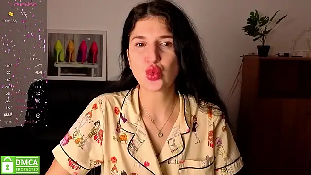 Alianna Solo Kisses online show from February 14, 6:24 am