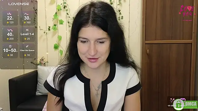 Alianna Solo Kisses online show from October 25, 5:28 am