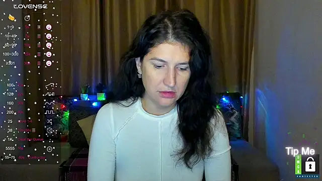 Alianna Solo Kisses online show from November 29, 6:24 am