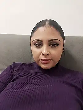 MelannyBell online show from December 13, 8:15 pm