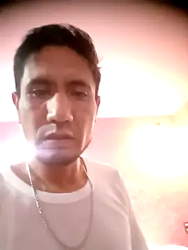 Snapshot of Antonilopez13 chatting on May 20, 11:13 pm Antonilopez13 online show from May 20, 11:13 pm