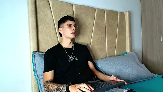 god drake online show from October 24, 5:28 am