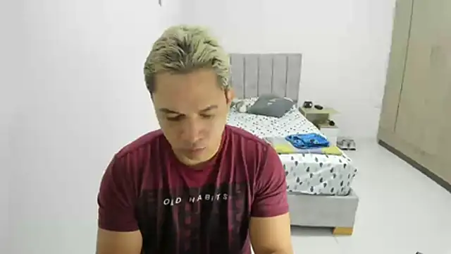 Snapshot of Valerioe chatting on June 4, 8:19 am Valerioe online show from June 4, 8:19 am