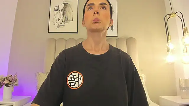 Snapshot of helen_mooree chatting on February 17, 12:35 pm helen mooree online show from February 17, 12:35 pm