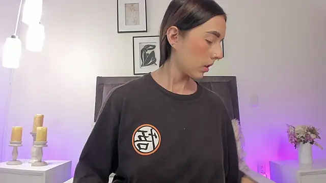 Snapshot of helen_mooree chatting on February 23, 12:39 pm helen mooree online show from February 23, 12:39 pm