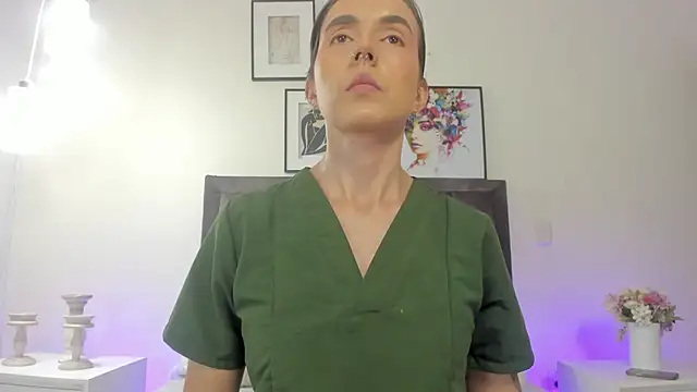 Snapshot of helen_mooree chatting on July 10, 1:00 pm helen mooree online show from July 10, 1:00 pm