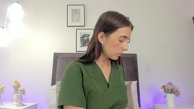 Snapshot of helen_mooree chatting on June 18, 12:54 pm helen mooree online show from June 18, 12:54 pm