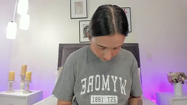 helen mooree online show from March 3, 12:45 pm