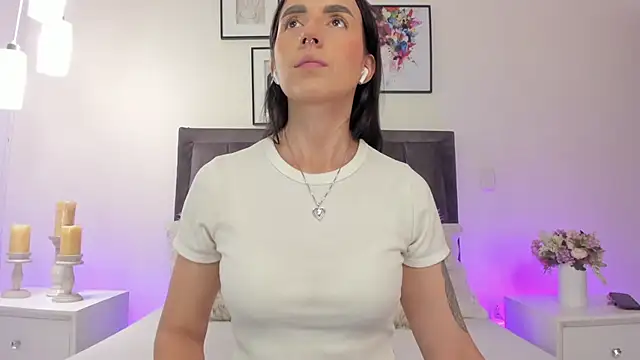 Snapshot of helen_mooree chatting on February 25, 12:38 pm helen mooree online show from February 25, 12:38 pm