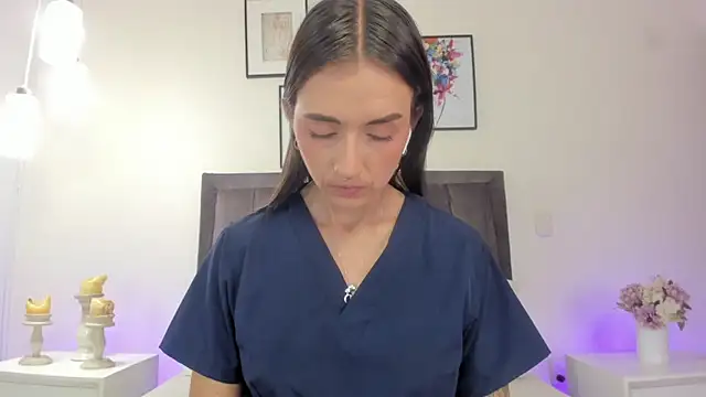 Snapshot of helen_mooree chatting on June 11, 12:46 pm helen mooree online show from June 11, 12:46 pm