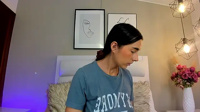 Snapshot of helen_mooree chatting on February 19, 12:46 pm helen mooree online show from February 19, 12:46 pm