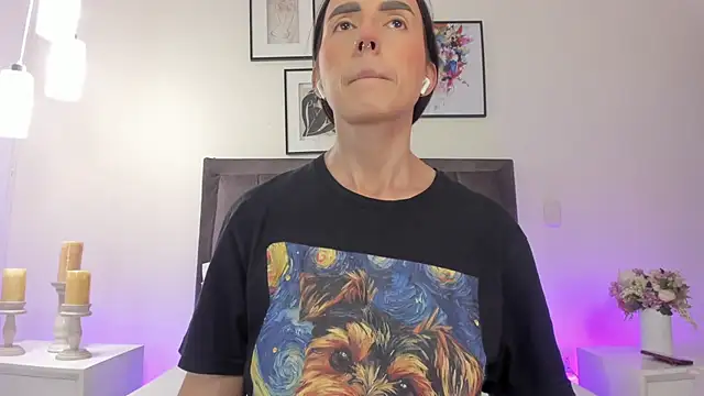 Snapshot of helen_mooree chatting on February 27, 12:38 pm helen mooree online show from February 27, 12:38 pm