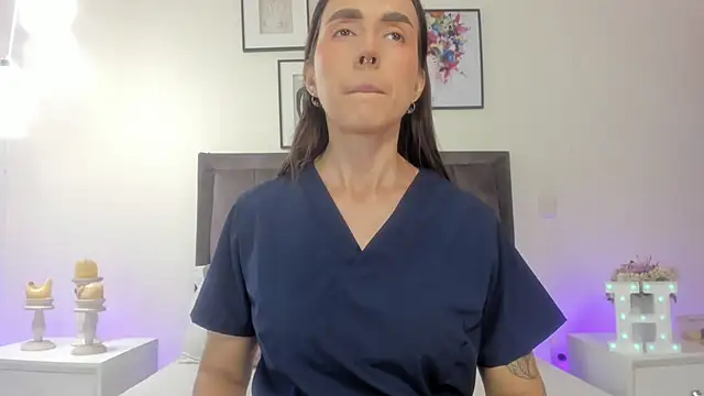 Snapshot of helen_mooree chatting on June 3, 12:50 pm helen mooree online show from June 3, 12:50 pm