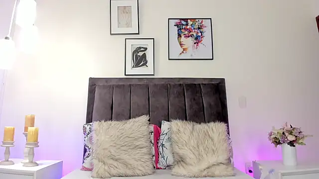 Snapshot of helen_mooree chatting on February 13, 12:38 pm helen mooree online show from February 13, 12:38 pm