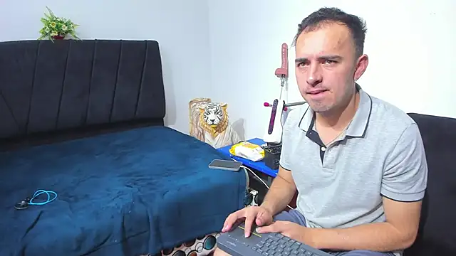 big-dicktop23 online show from December 16, 1:43 am