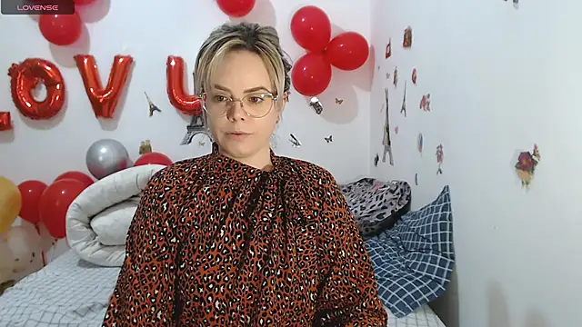 hotmilf4uxxx online show from February 23, 11:11 am