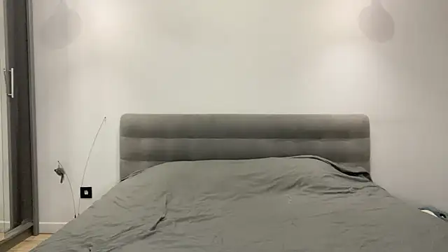 Embersweetbunny online show from December 5, 6:23 am