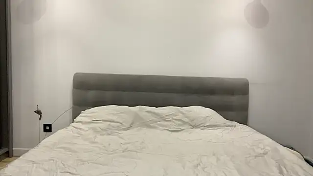 Embersweetbunny online show from December 16, 6:06 am