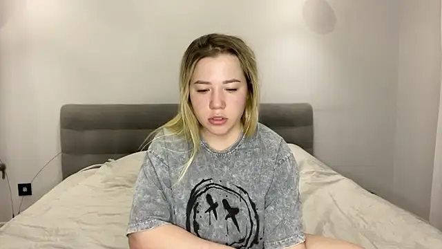 Embersweetbunny online show from December 20, 6:16 am