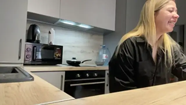 Embersweetbunny online show from November 16, 11:04 am