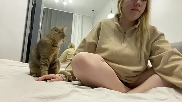 Embersweetbunny online show from October 20, 1:29 am