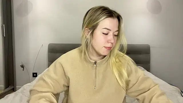 Embersweetbunny online show from December 1, 5:08 am